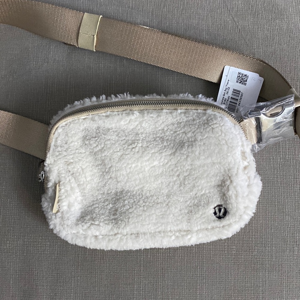 Lululemon Everywhere Fleece Belt Bag